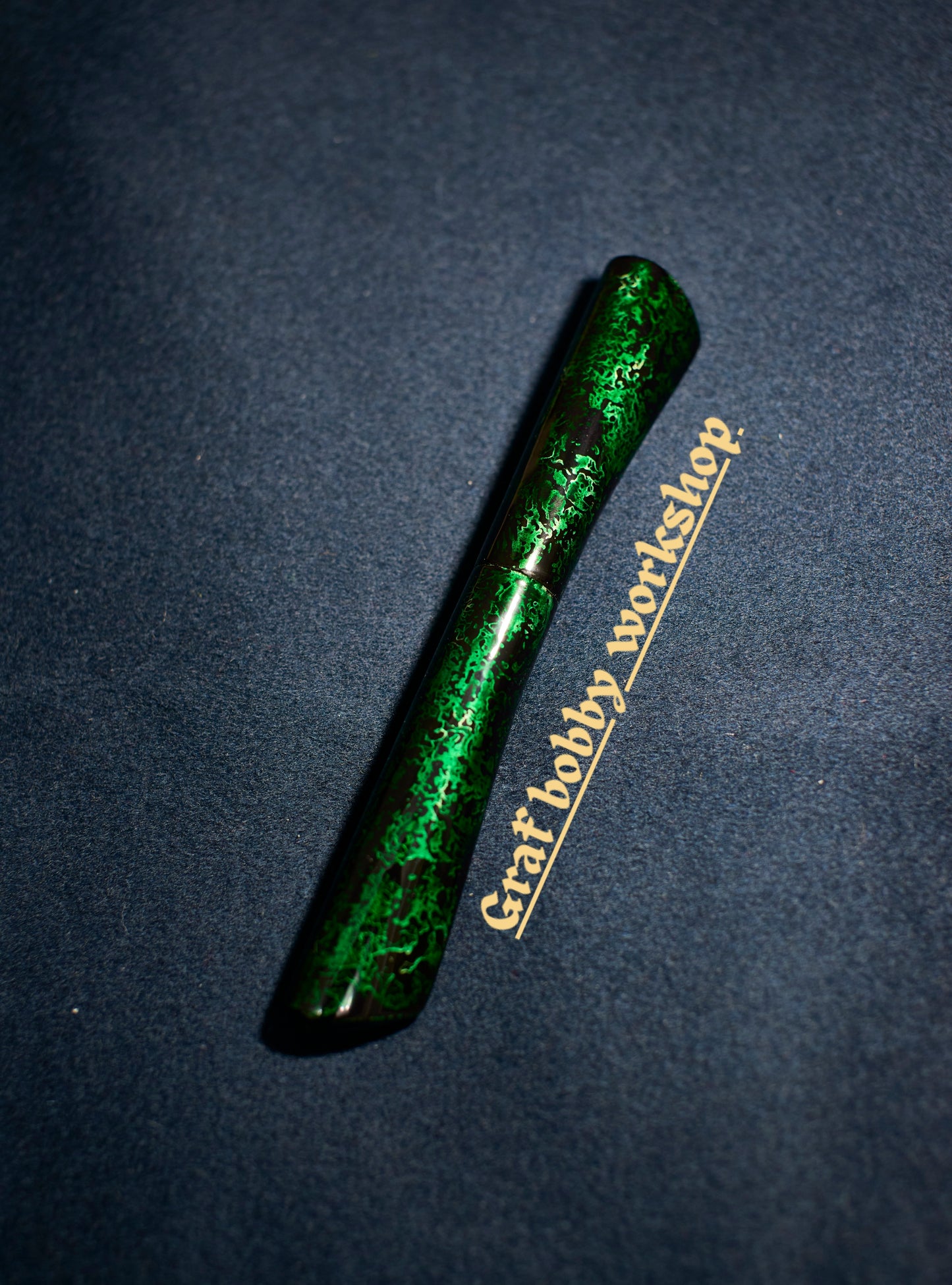 Ebonite/Ebony Red&Green Gem Sand Dorsal Fin Fountain Pen Barrel